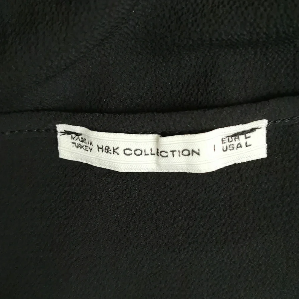 Long sleeves dress shirt. Ptp:20" L: 26". - Picture 4 of 5